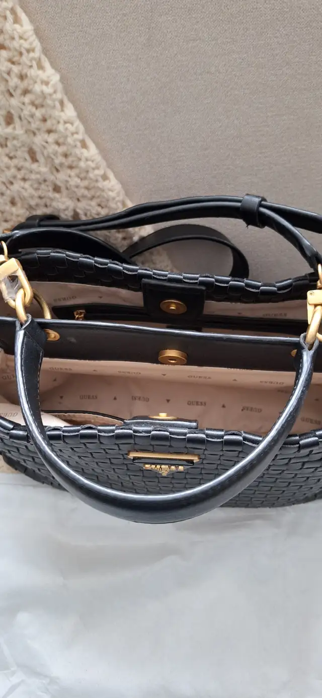 Guess purse in Women's - Bags & Wallets in Barrie - Image 4