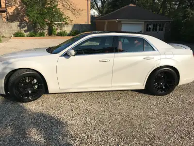 2012 Chrysler 300 srt8 under 29500km never winter driven in great condition less then 2000 build
