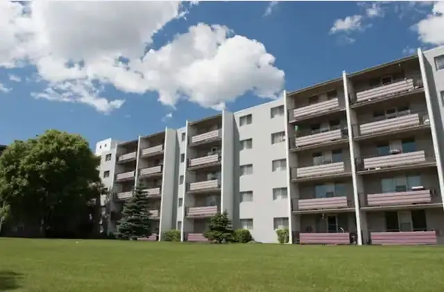 Downtown spacious 2-bedroom apartment all utilities included