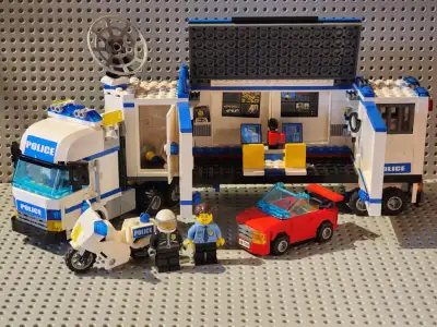 Lego CITY 7288 Mobile Police Unit, View more