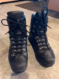 Near New Men’s 7.5 Hanwag Hiking Boots