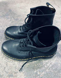 Dr. Marten’s Boots Sz 9