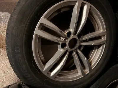 SET OF 4 TIRES USED Bridgestone Blizzak WS80 Winter Tire For Passenger & CUV Size 235/60 R17 Used on...
