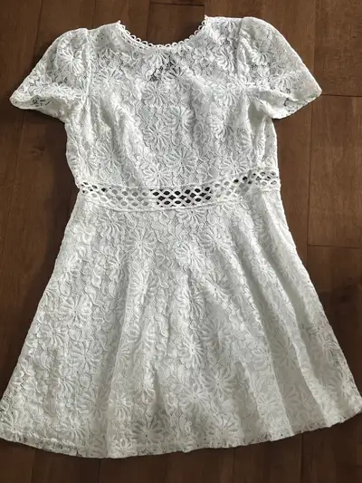 Robe blanche à dentelle XS, View more