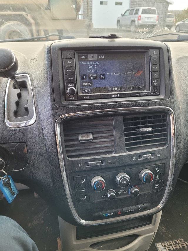 Dodge grand caravan — photo 2