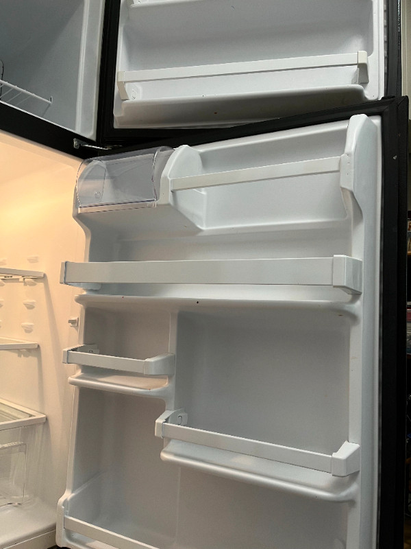 WHIRLPOOL REFRIDGERATOR in Refrigerators in Brockville - Image 3