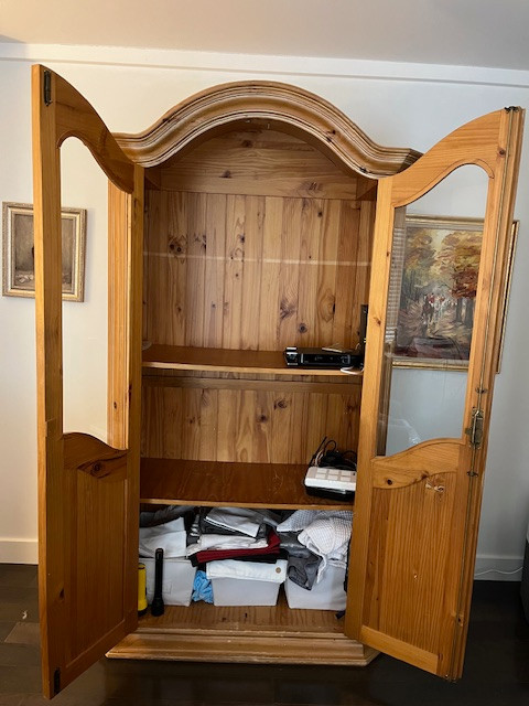Free Gorgeous Artisan Carved French Country Style Armoire/Hutch in Hutches & Display Cabinets in Vancouver - Image 3