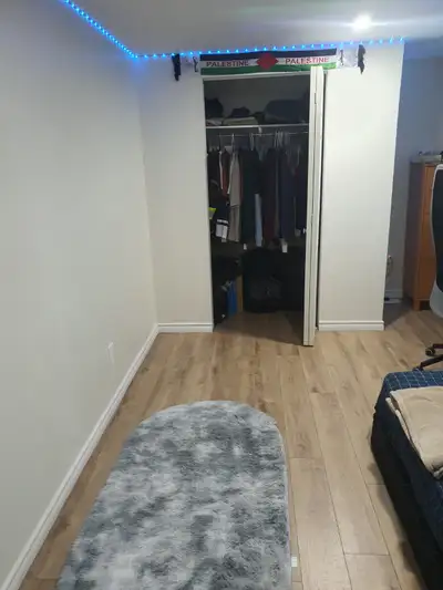 Shared Room available in Scarborough Near Neilson/Mclevin