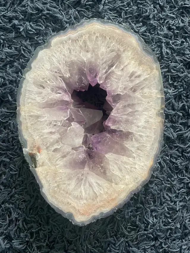Amethyst slab in Arts & Collectibles in Markham / York Region - Image 2