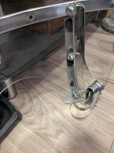 This Windshield Came Off my Yamaha V-Star 1100 Classic 2007, has a few scratch on the windshield ,co...