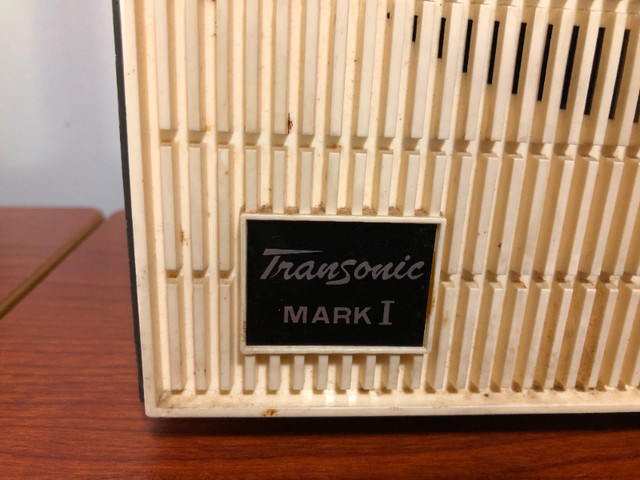 Vintage 1960's Transonic AM/FM Tube Radio model MARK I. in Arts & Collectibles in Vancouver - Image 2