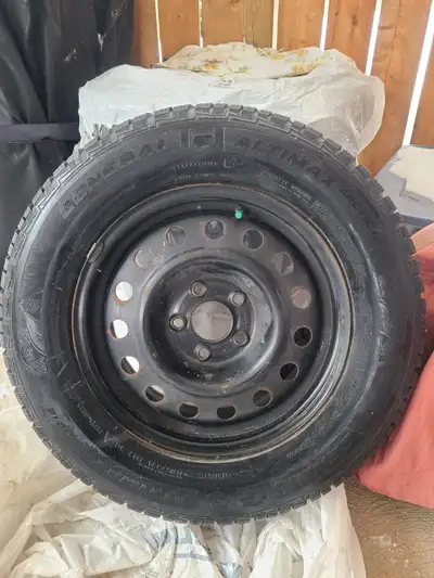 Set of 4 General Altimax Arctic 12 215/70 R16 Previously used on a Hyundai Tucson Set of 4 16" snap...