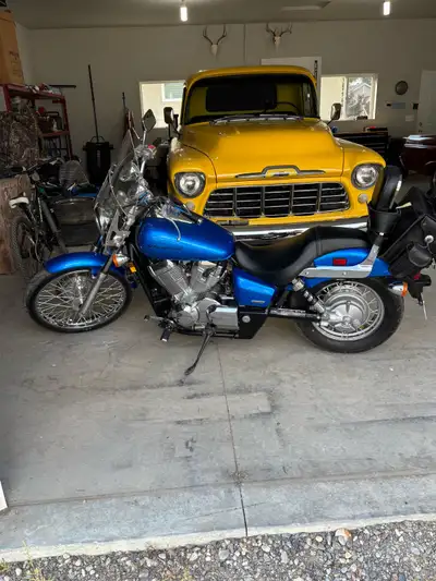2007 Honda shadow 750 midnight blue edition! Only 7700k new battery fresh oils plug carb clean ready...