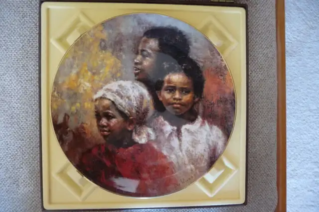ROYAL DOULTON ALL GOD'S CHILDREN 5 PLATES BY LISETTE DEWINE in Arts & Collectibles in Sudbury - Image 2