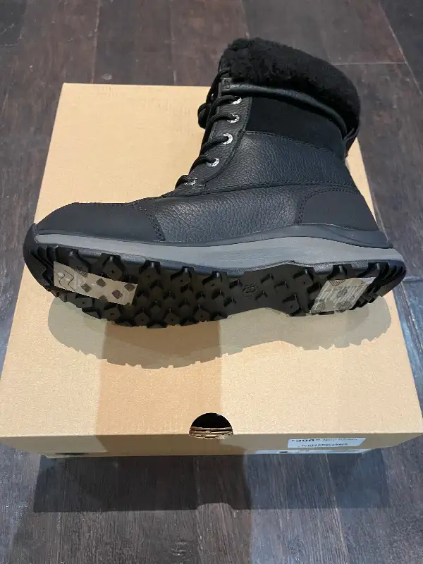 UGG Women's Adirondack Boots in Women's - Shoes in Markham / York Region - Image 5