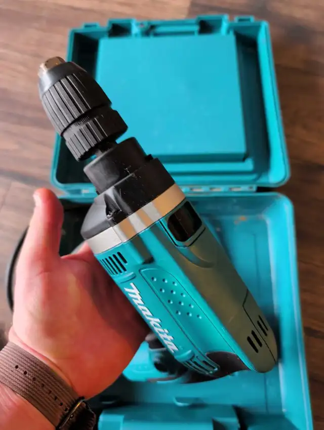 Makita 5\8 Hammer Drill in Power Tools in Mississauga / Peel Region - Image 3