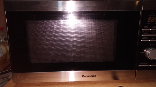 Panasonic Microwave in Microwaves & Cookers in Markham / York Region - Image 2