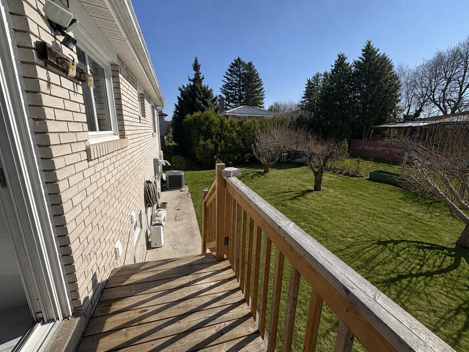 Detached House for Rent 3 bedroom, 1.5 washroom, 2 parking 2