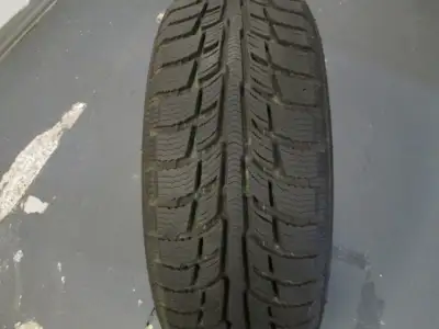 4 pneus d'hiver BFGOODRICH WINTER T/A KSI 100H En parfaite condition Usure: moins de 100 kilomètres...