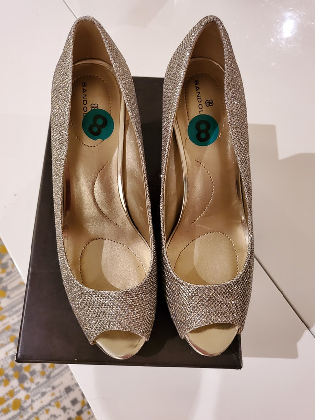 Like new women shoes size 8 dans Femmes - Chaussures  à Ville de Montréal - Image 2