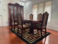 SOLID WOOD DINING TABLE SET WITH HUTCH BUFFET!