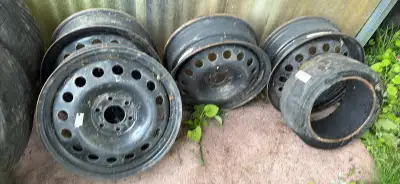 I'm selling a set of four 17-inch metal rims, complete with tire pressure sensors. These rims are us...