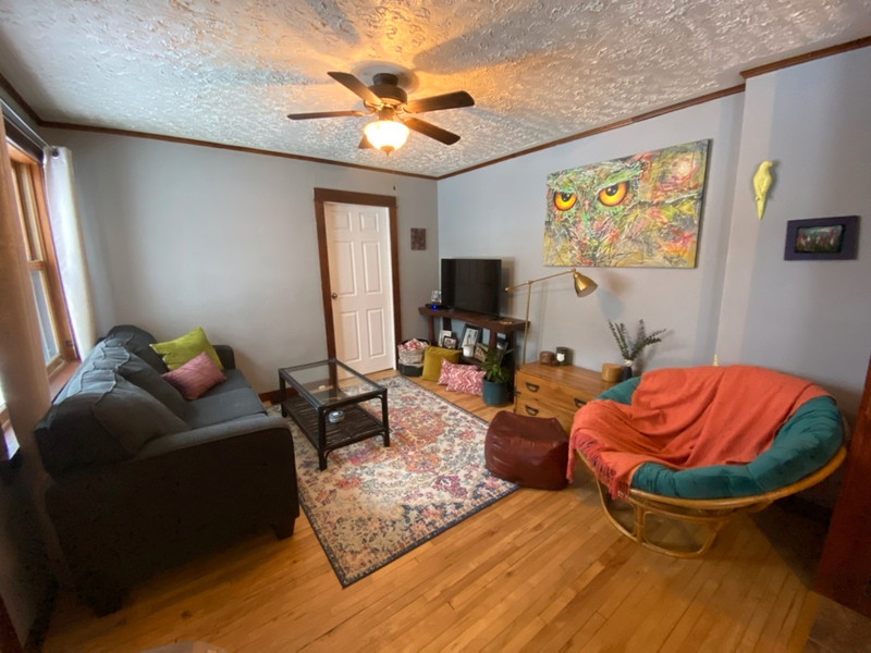 2 Bedroom Flat Fairview. Avail. Sept 15th Dog Friendly Long Term