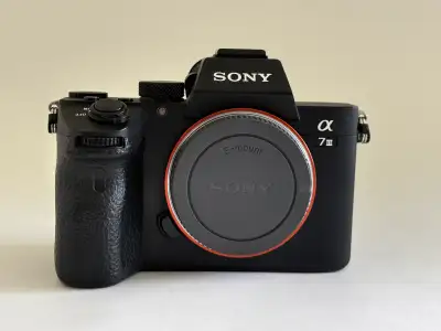 This pre-owned Sony A7III full-frame mirrorless camera delivers exceptional image quality and perfor...