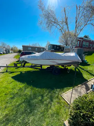 1990 - 17 foot Glastron Sierra boat with 120 HP V4 Johnson outboard motor. Inboard gas tank. Motor s...