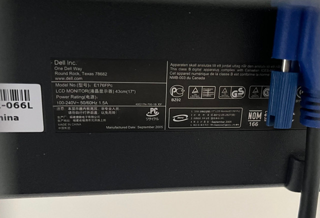 Dell 17 inch computer monitor in Monitors in Markham / York Region - Image 4