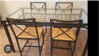 Dinning set: table and 4 chairs