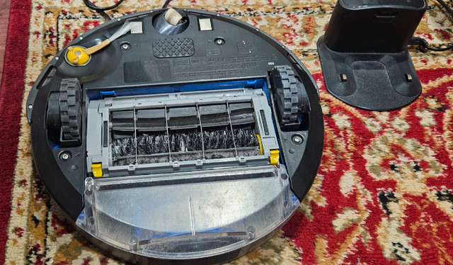 Mint Working iRobot Roomba 655 Vacuum in Vacuums in Mississauga / Peel Region - Image 2