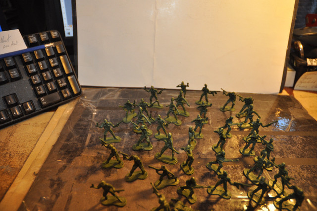 War Action figure green & TAN Plastic Toy lot of +- 88 military dans Jouets et jeux  à Victoriaville - Image 2