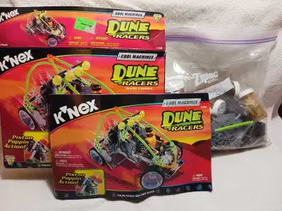 Ensemble de K'nex acheté au début des années 2000. Il ne manque aucune pièce. J'ai assemblé les 3 mo...
