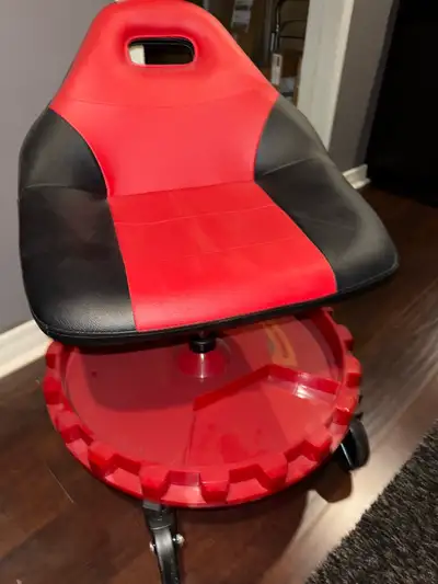 Traxion Engineered Products ProGear Race Seat Brand new. Never used. Cash only Pick up only