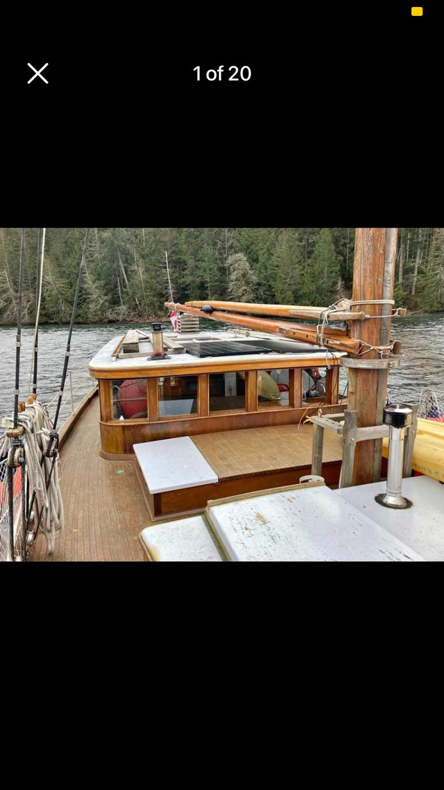 Amazing off grid boat lifestyle on salt spring Houses for Sale
