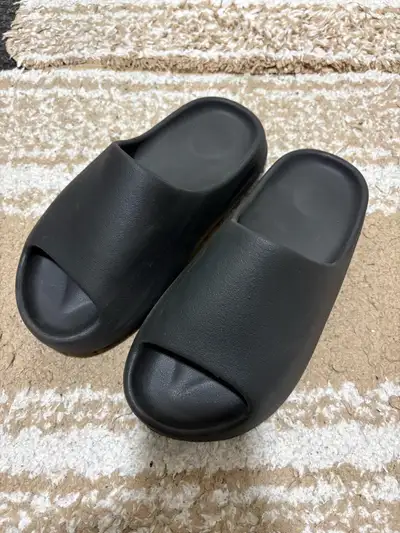 Yeezy slides authentic, View more