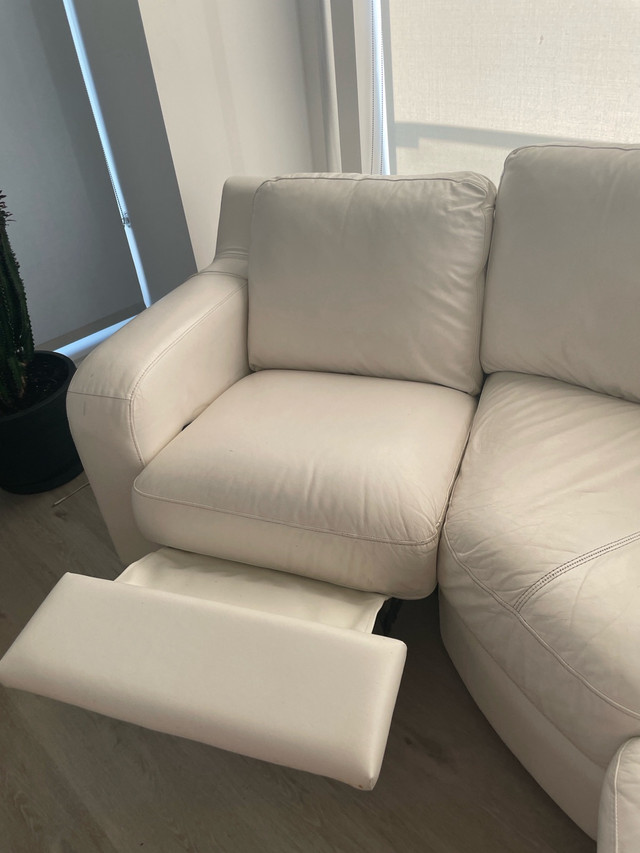 Divan cuir blanc plus meuble tél in Couches & Futons in Gatineau - Image 3