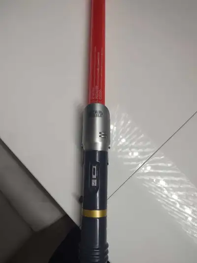 Ignite your imagination with this used Star Wars lightsaber, perfect for young padawans and Jedi mas...