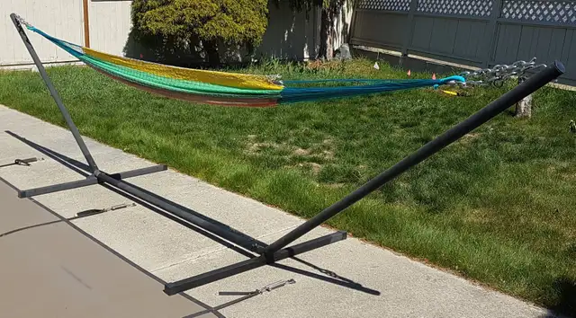 Vivere Canada Steel 3-Beam Hammock Stand with Mayan Hammock in Patio & Garden Furniture in Kamloops - Image 2
