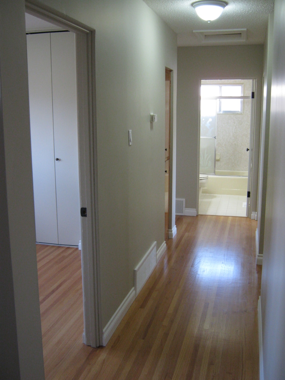 House for Rent on Clarence Ave South 3 Bedroom Main Floor 4