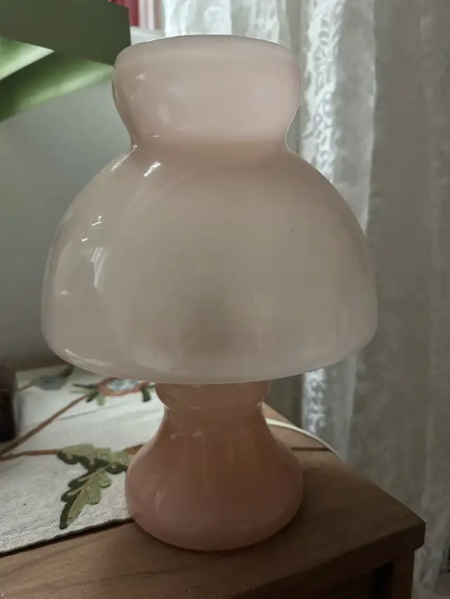 pink vintage mushroom light in Indoor Lighting & Fans in Mississauga / Peel Region - Image 3