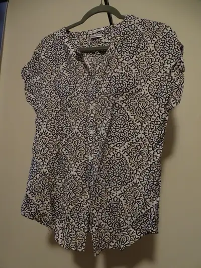 Ladies VanHeusen lovely blouse, View more