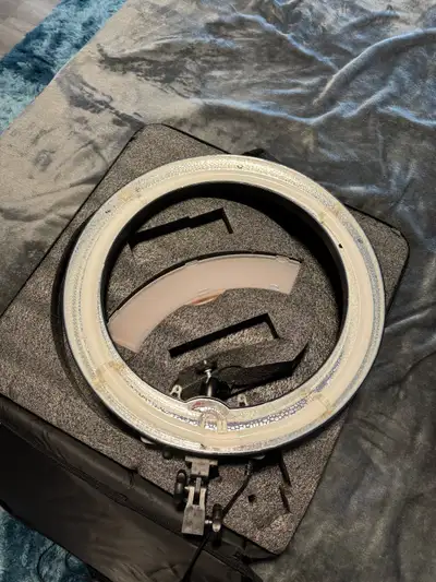 Ring light . Works fabulously, i just lost the stand when i moved and dont care to purchase a new on...