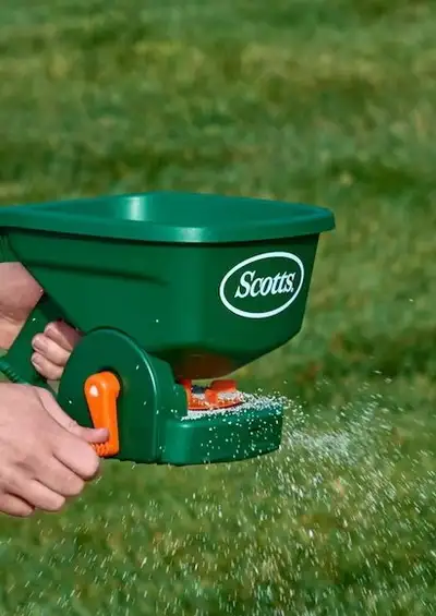 NEW Scotts Turf Builder Hand Held Seed & Fertilizer Speader ***Please read the ALL information below...