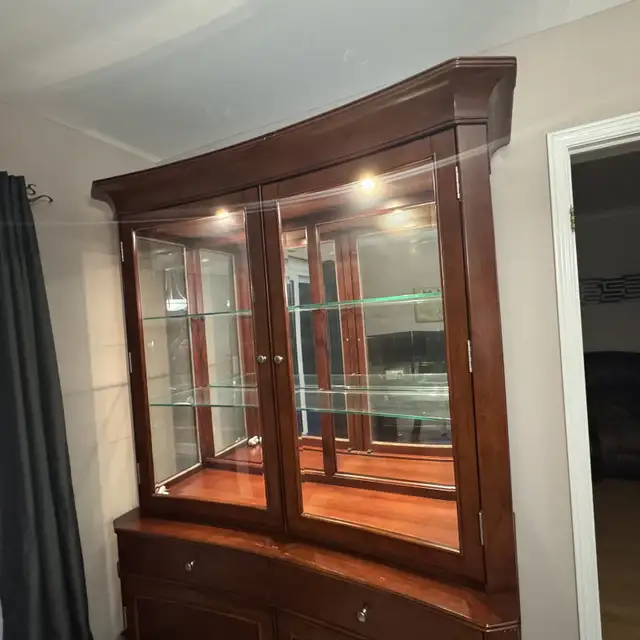 Beautiful wood hutch in Hutches & Display Cabinets in London - Image 5