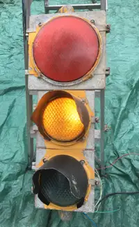 Traffic Light  works on 110 volts