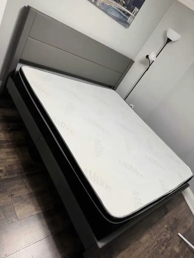 Cadre de lit Queen avec matelas  in Beds & Mattresses in Laval / North Shore - Image 2