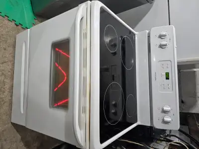 Frigidaire 30" White Electric Ceramic Top Stove Oven Range CAN D, View more