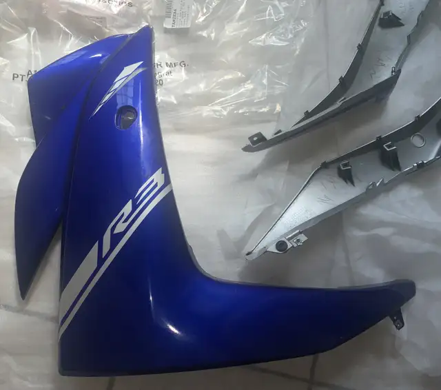 2017 Yamaha YZF-R3 Side Panel & Tail Side Covers in Sport Bikes in Mississauga / Peel Region - Image 4